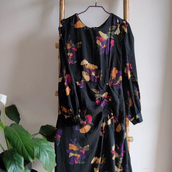 Elegant Floral Marrant Dress - Picture 8 of 16